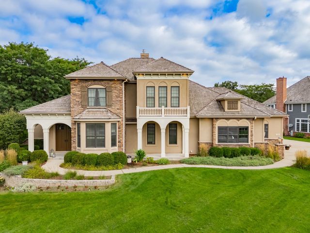 1500 E  Bristlecone Dr, Hartland, WI 53029