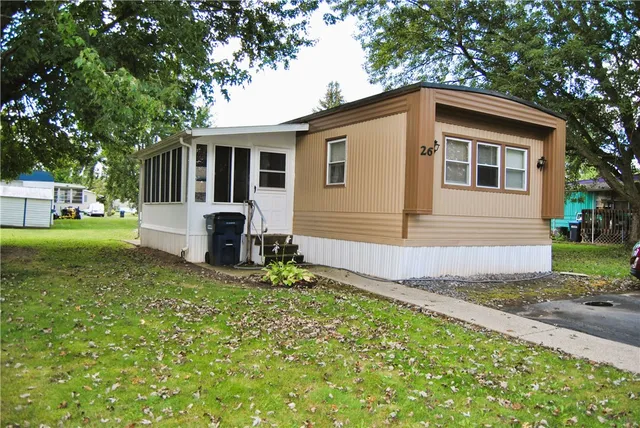 26 Meadowlark Dr, Avon, NY 14414