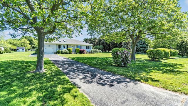 2100 Duck Pond Road, Cutchogue, NY 11935