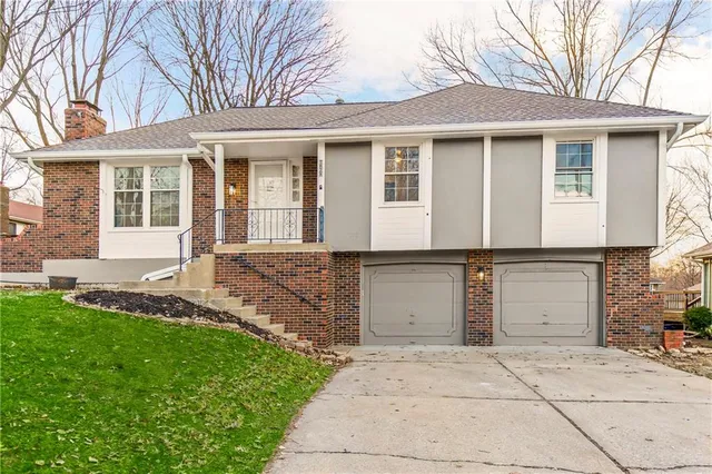 7828 Westridge Rd, Raytown, MO 64138