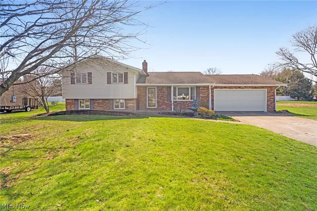 7412 Mudbrook St NW, Massillon, OH 44646