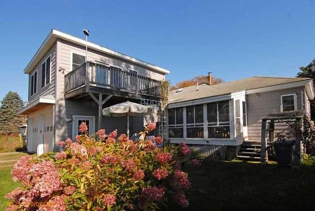 73 Grove St, Wells, ME 04090