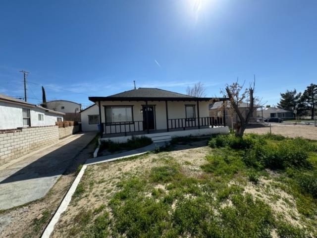 740 Flora St, Barstow, CA 92311