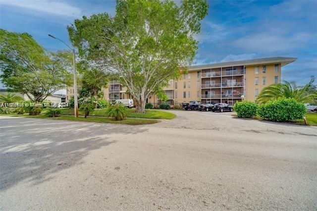 4848 NW 24th Ct #230, Fort Lauderdale, FL 33313
