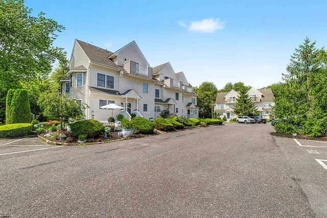 202 Maxwell Ct #202, Egg Harbor Township, NJ 08234