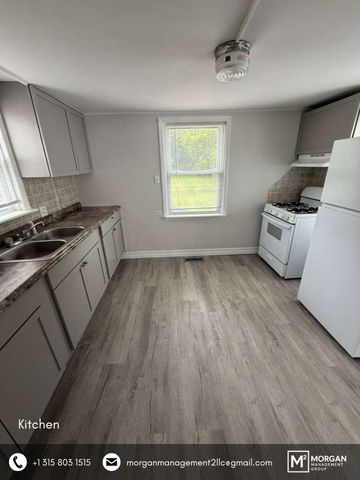 96 1/2 E  Schuyler St, Oswego, NY 13126