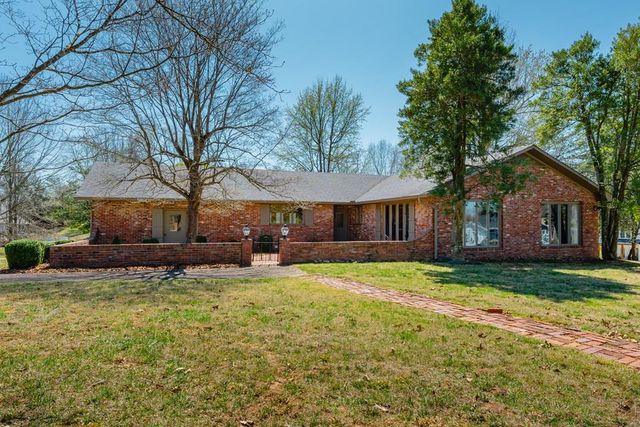 819 Fairway Dr, Madisonville, KY 42431