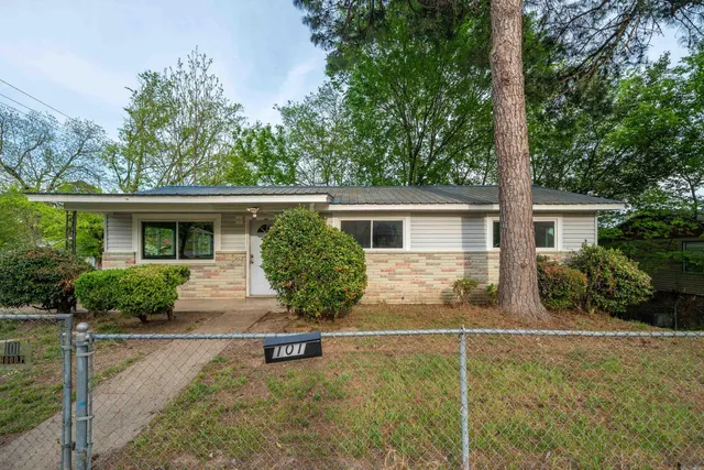 101 Hood Pl, Hot Springs, AR 71913