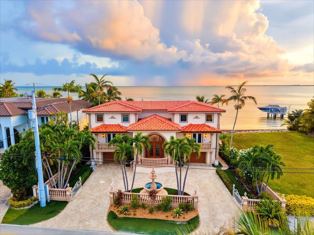 1285 Coury Dr, Key Colony Beach, FL 33051