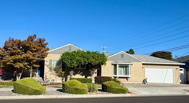 886 N  Redwood Ave, San Jose, CA 95128