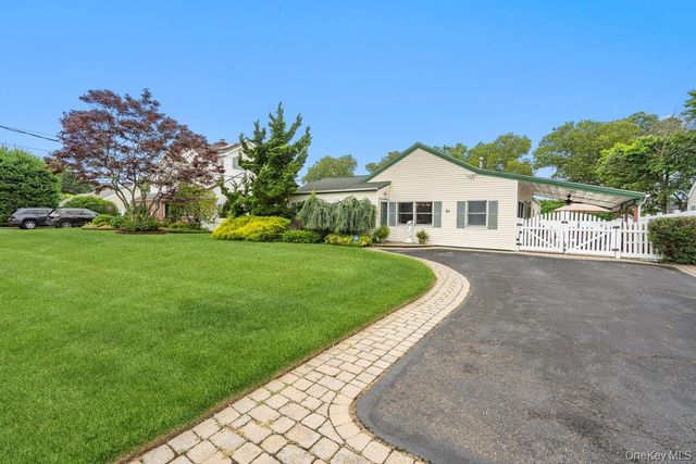 31 Grand Central Avenue, Amityville, NY 11701