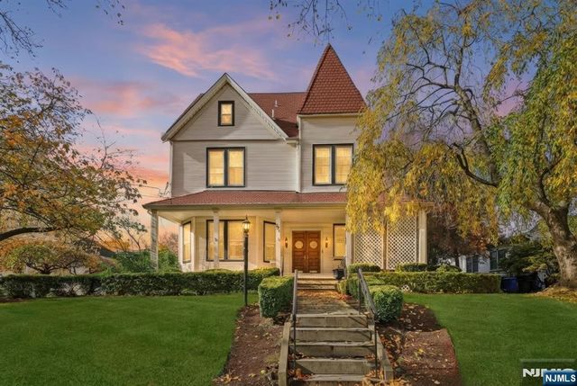 328 Carmita Ave, Rutherford, NJ 07070