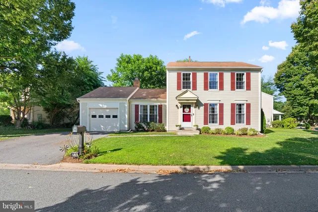 17505 Saint Theresa Dr, Olney, MD 20832