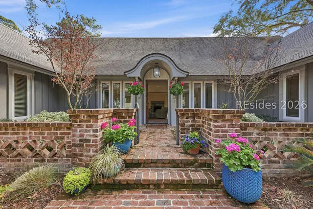28 Pine Island Rd, Hilton Head Island, SC 29928
