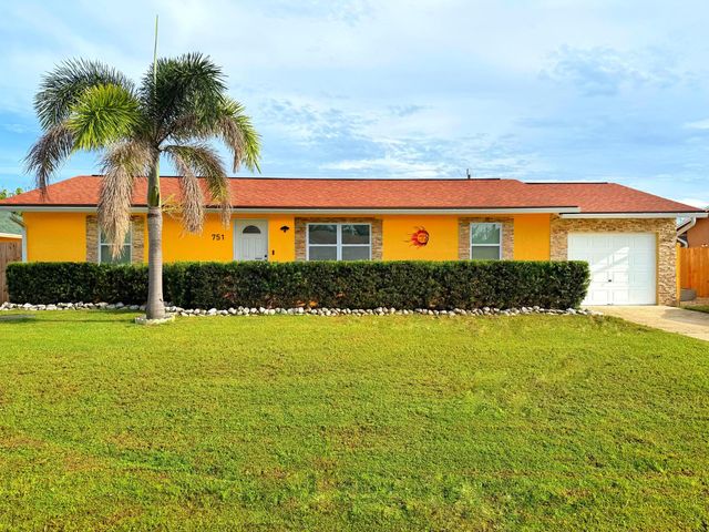 751 NW Tremont Avenue, Port Saint Lucie, FL 34983
