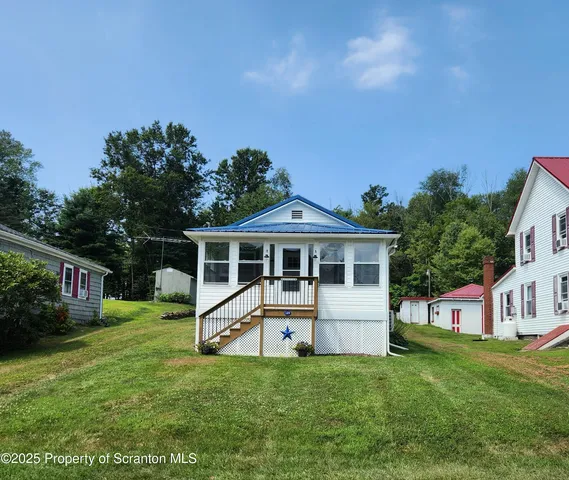 135 Pedrick Rd, Nicholson, PA 18446
