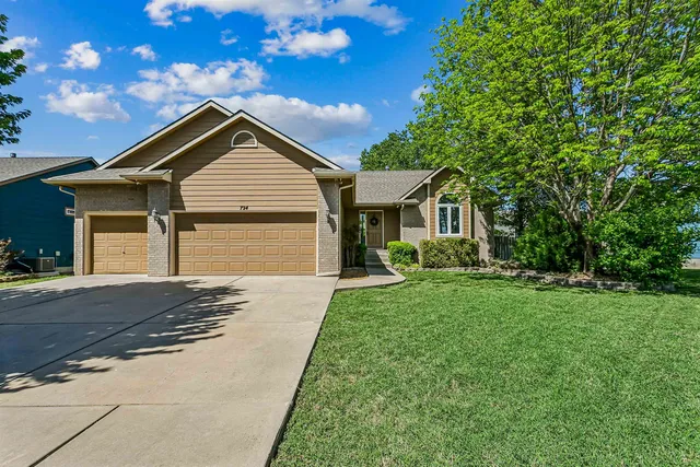 724 W  Jamestown St, Andover, KS 67002