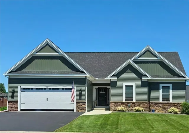 33 Rath Ln, Hamlin, NY 14464