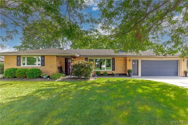4207 Susan Dr, Williamsville, NY 14221