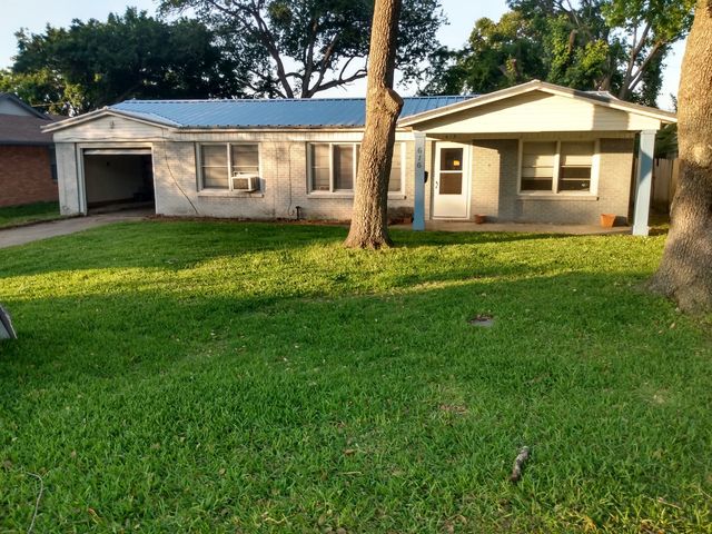 616 Benson St, La Marque, TX 77568