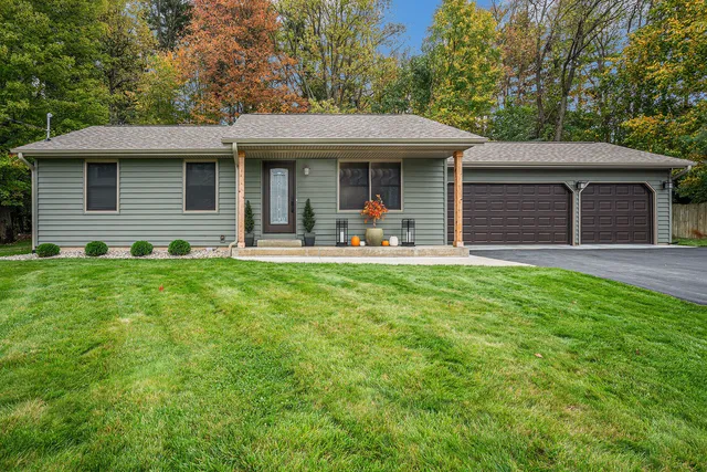300 Pinehill Dr, Galesburg, MI 49053