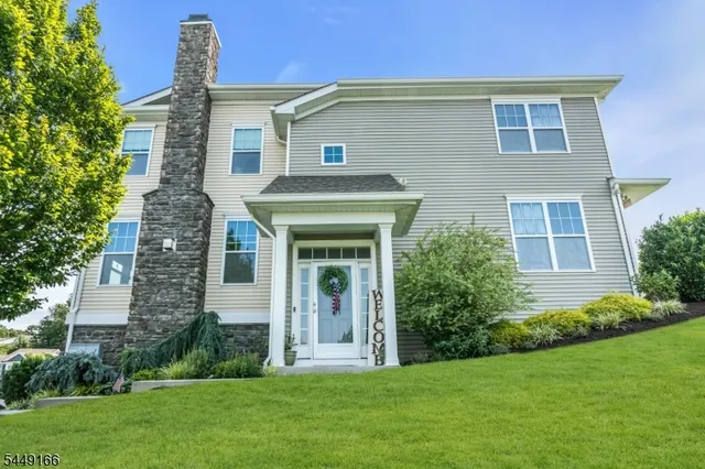18 Blazingstar Way, Hackettstown, NJ 07840