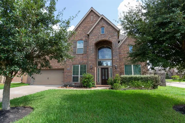 13613 Sunset Harbor Dr, Pearland, TX 77584