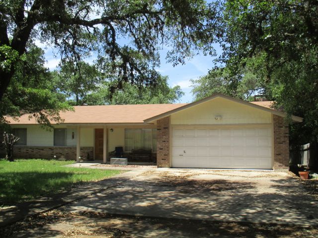 311 Cindy Dr, Canyon Lake, TX 78133