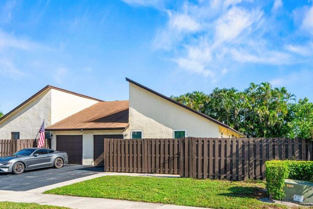 2823 SW 2nd Street, Delray Beach, FL 33445