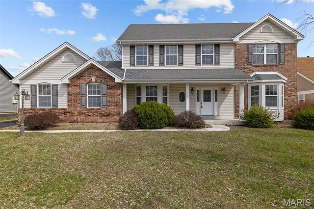 230 Fox Ridge Dr, Saint Charles, MO 63303