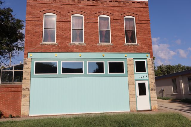 124 S  Center Ave #2, Assaria, KS 67416