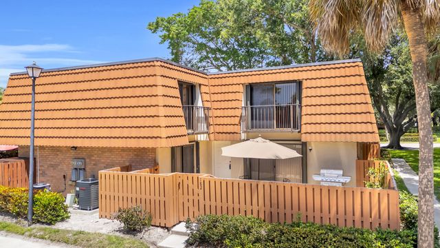 182 Charter Way, West Palm Beach, FL 33407