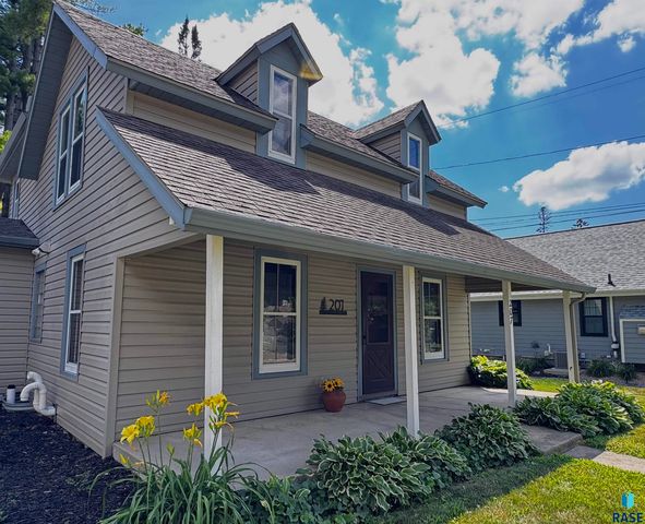 207 E  30th St, Sioux Falls, SD 57105