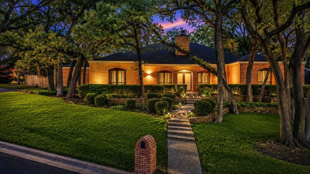 1205 Riverview Dr, Arlington, TX 76012