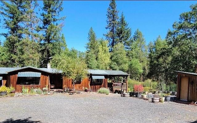 1288 Obenchain Rd, Eagle Point, OR 97524