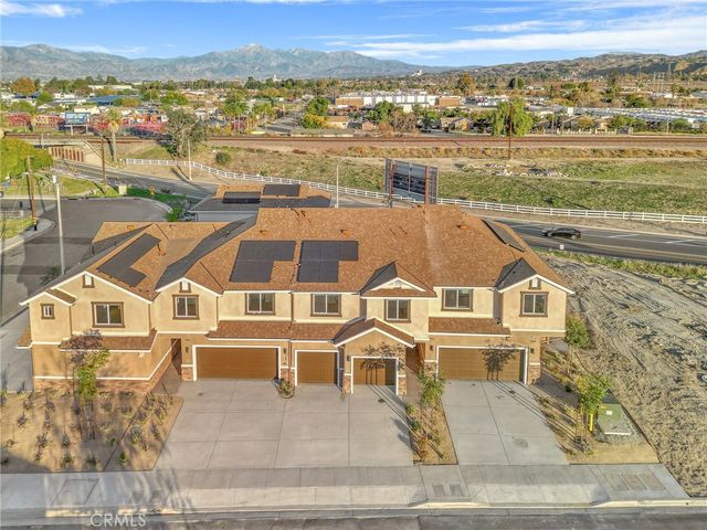 902 W  Hert St, Colton, CA 92324