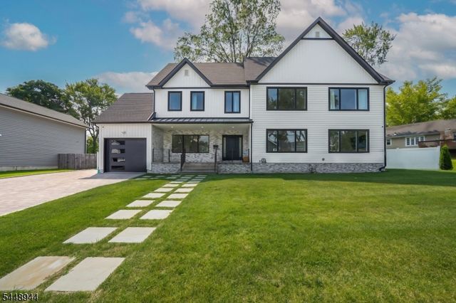 17 Meadow Rd, Clark, NJ 07066