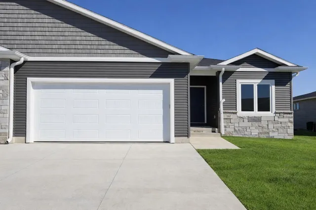 3183 Adele Dr, Columbus, NE 68601