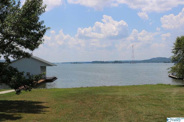 474 Milky Way Rd, Guntersville, AL 35976