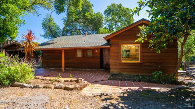 22 Oak Road, Fairfax, CA 94930