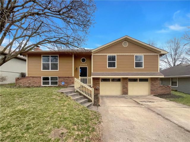 2304 NW 8th St, Blue Springs, MO 64015