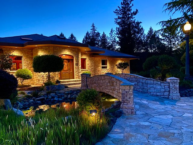 727 Earhart Rd, Rogue River, OR 97537