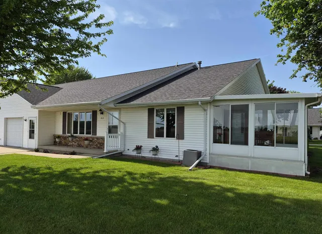 812 Pattee Dr, Waupun, WI 53963