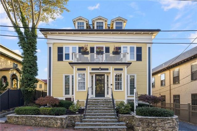 75 Pelham St #C, Newport, RI 02840