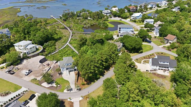 9806 Clarendon Dr #27, Emerald Isle, NC 28594