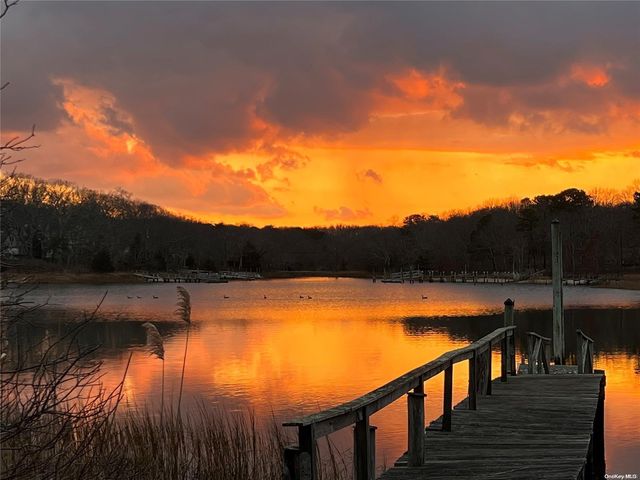905 Westview Dr, Mattituck, NY 11952