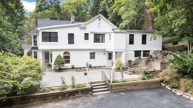 1101 Jericho Oyster Bay Road, East Norwich, NY 11732