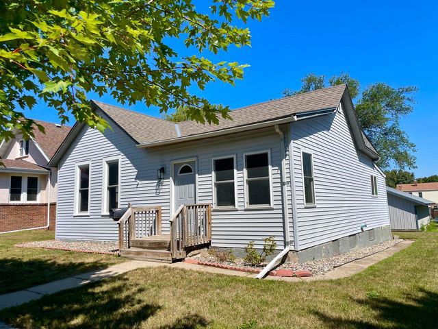 422 W  Lincoln St, Springfield, MN 56087