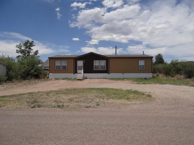 907 N  Peach St, Alpine, TX 79830