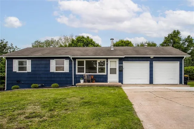 12305 E  52nd Ter, Kansas City, MO 64133